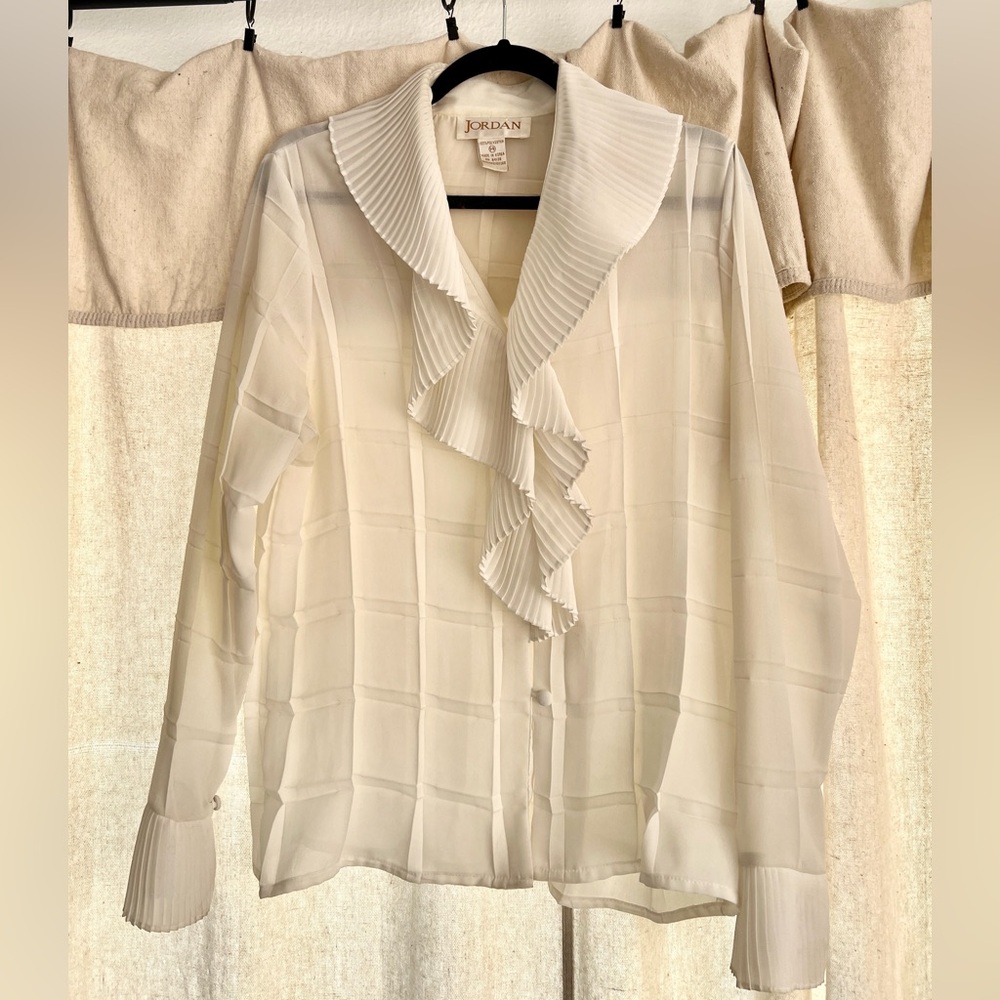 Amazing Vintage White Button Up Ruffled Blouse